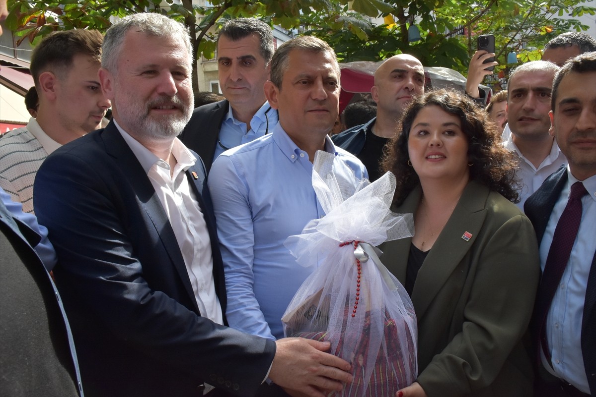 CHP Genel Başkanı Özgür Özel, partisinin Giresun İl Başkanlığını ziyaret etti. Özel'e ziyaret...