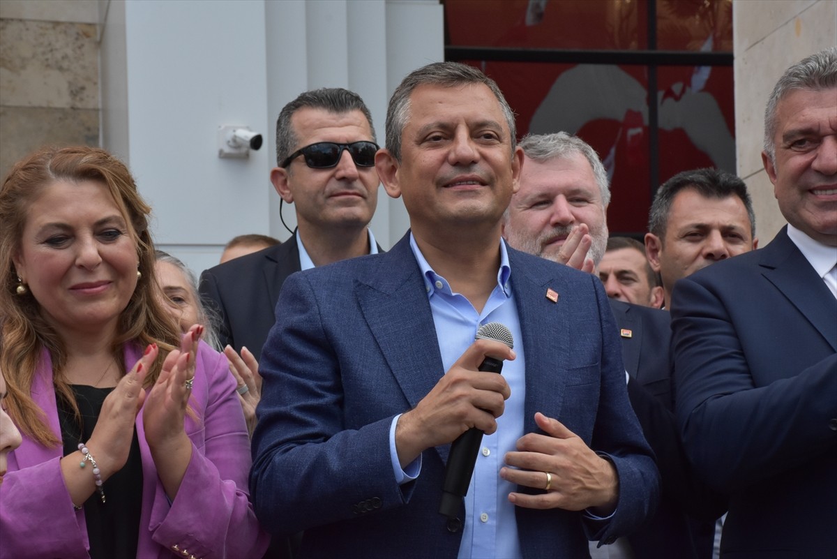 CHP Genel Başkanı Özgür Özel, partisinin Giresun İl Başkanlığını ziyaret etti. Özel'e ziyaret...