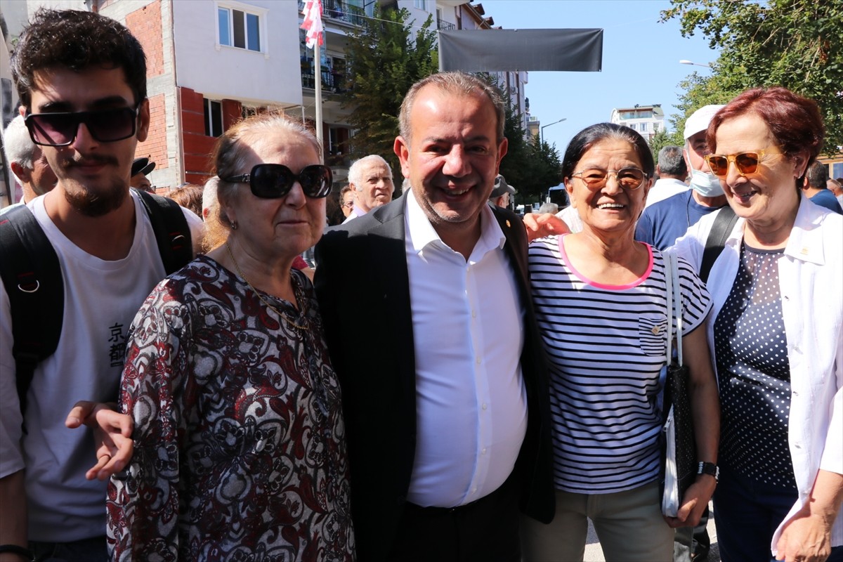 CHP Genel Başkanı Özgür Özel, partisinin il belediye başkanları toplantısı için Burdur'a gelen...