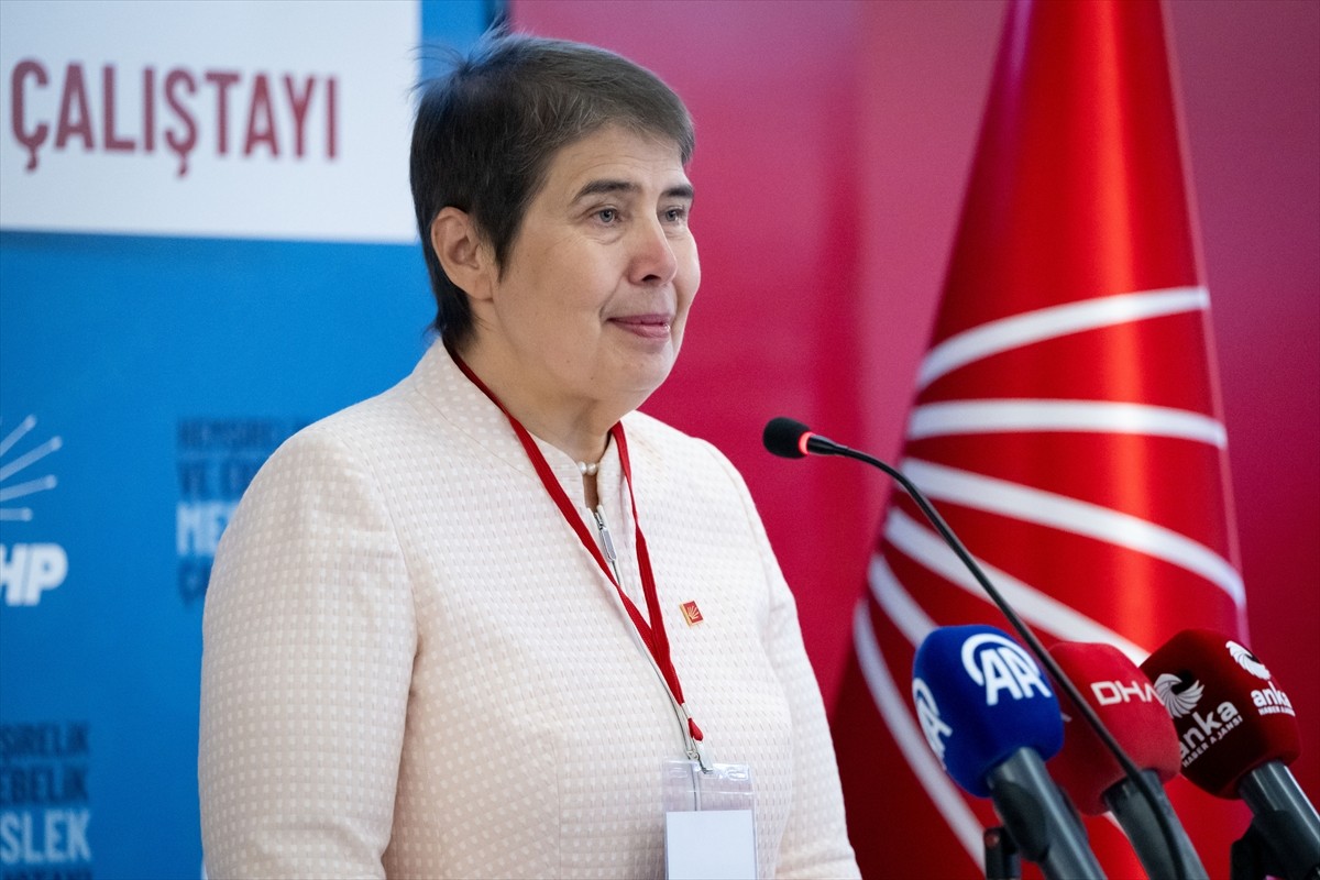 CHP Genel Merkezi'nde Hemşirelik ve Ebelik Meslek Çalıştayı düzenlendi. Çalıştay, saygı duruşu ve...