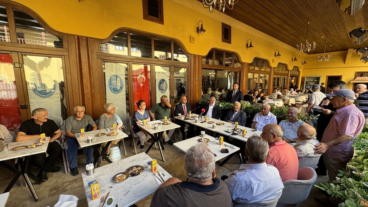 Çorum'da yaklaşık 75 yıl hekimlik yapan ve 100 yaşına giren Doktor Rıfat Patır'ın (fotoğrafta)...