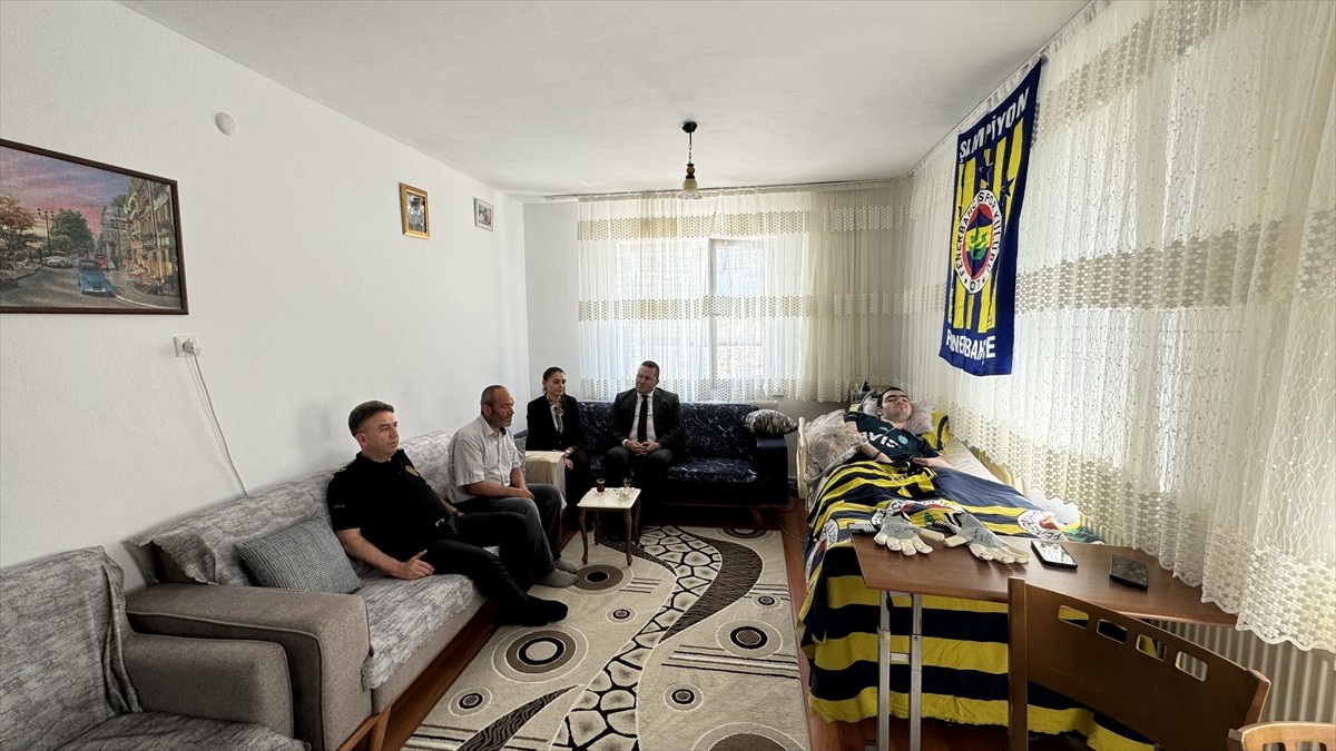 Çorum Emniyet Müdürü Arif Pehlivan (solda), sosyal medya hesabından yayınladığı video ile adının...