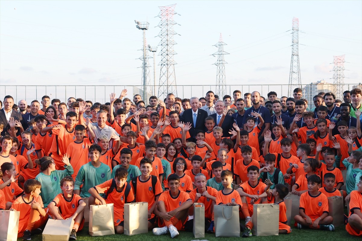 Cumhurbaşkanı Recep Tayyip Erdoğan, "Geleceğin Yıldızları Başakşehir’de Parlıyor" mottosuyla inşa...