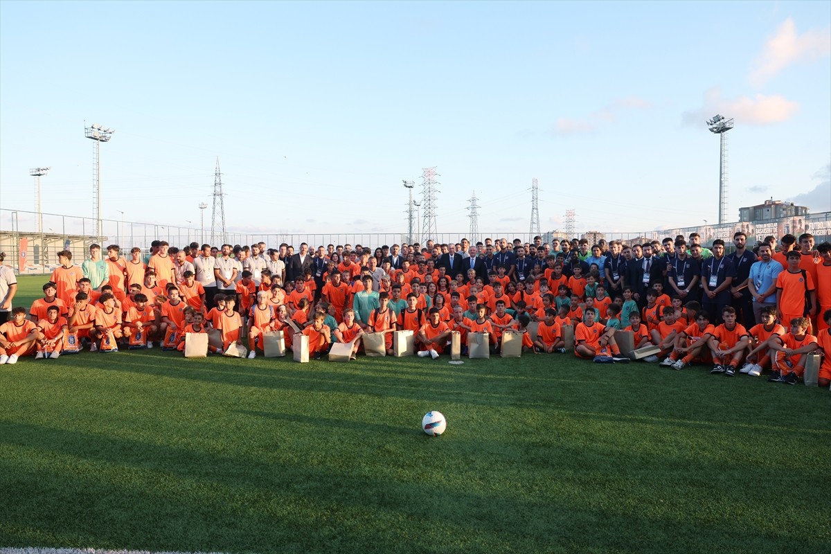 Cumhurbaşkanı Recep Tayyip Erdoğan, "Geleceğin Yıldızları Başakşehir’de Parlıyor" mottosuyla inşa...