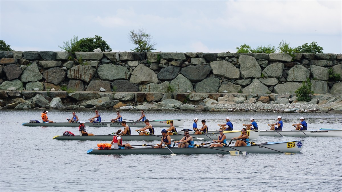 Deniz Küreği Türkiye Şampiyonası, 14 kulüpten 250 sporcunun katılımıyla Rize'de başladı.