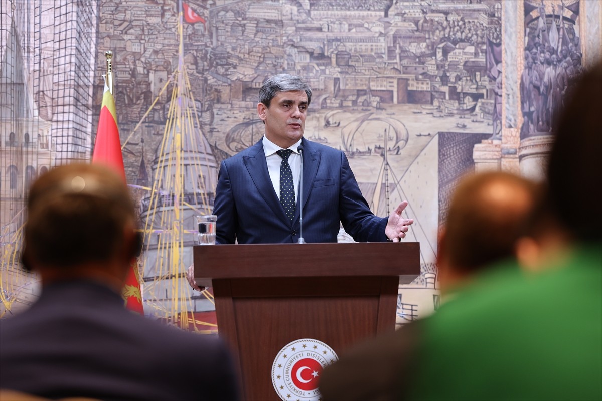 Dışişleri Bakanı Hakan Fidan (sağda) ve Karadağ Başbakan Yardımcısı ve Dışişleri Bakanı Ervin...