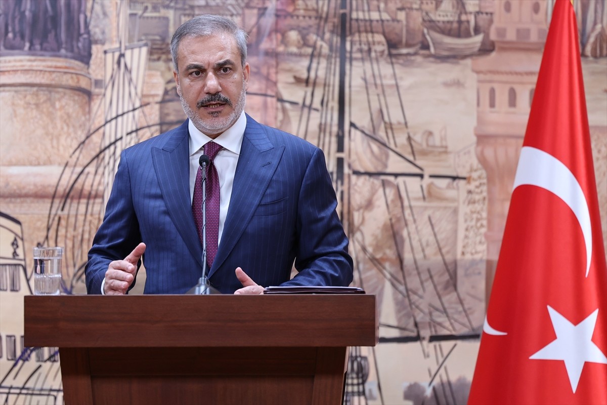 Dışişleri Bakanı Hakan Fidan (sağda) ve Karadağ Başbakan Yardımcısı ve Dışişleri Bakanı Ervin...