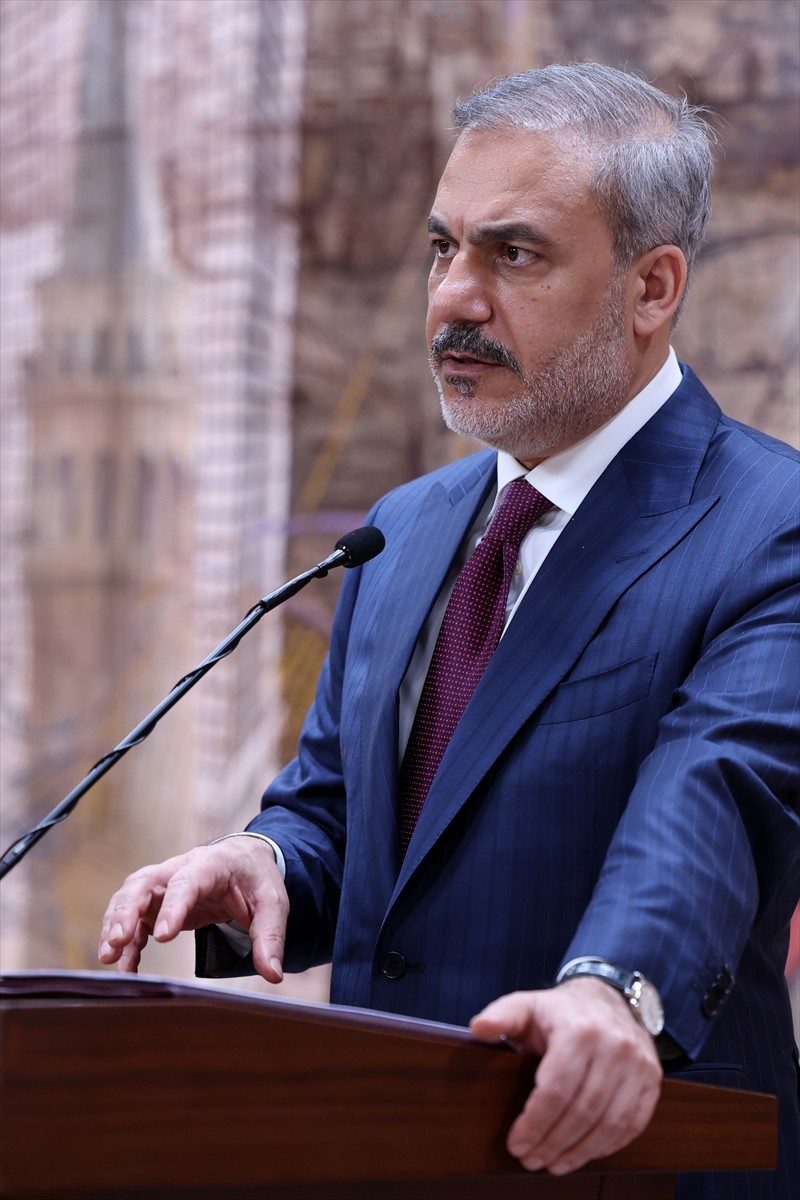 Dışişleri Bakanı Hakan Fidan (sağda) ve Karadağ Başbakan Yardımcısı ve Dışişleri Bakanı Ervin...