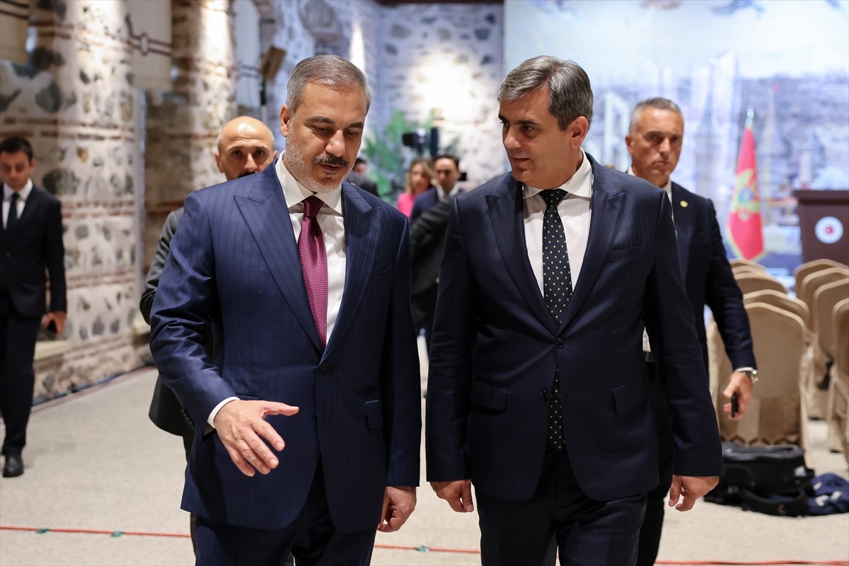 Dışişleri Bakanı Hakan Fidan (sağda) ve Karadağ Başbakan Yardımcısı ve Dışişleri Bakanı Ervin...