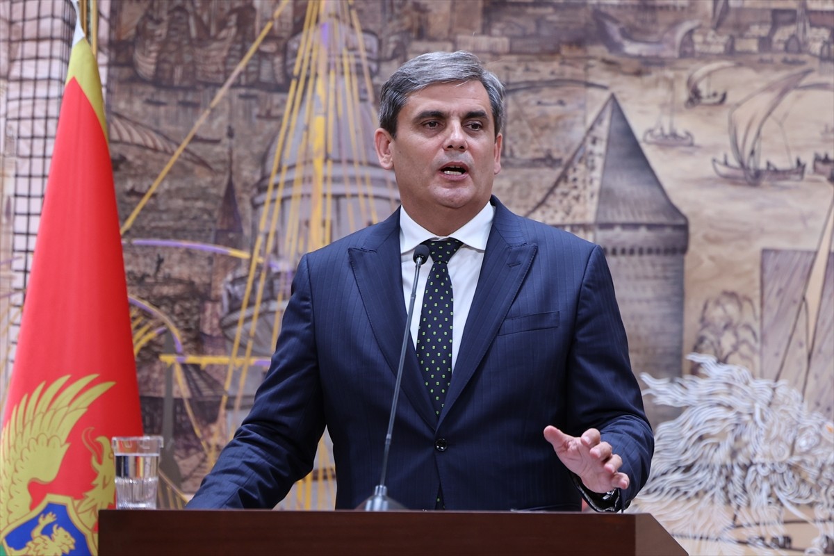 Dışişleri Bakanı Hakan Fidan (sağda) ve Karadağ Başbakan Yardımcısı ve Dışişleri Bakanı Ervin...