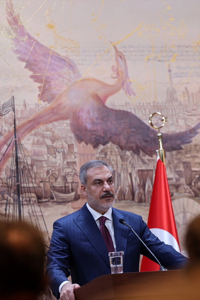 Dışişleri Bakanı Hakan Fidan (sağda) ve Karadağ Başbakan Yardımcısı ve Dışişleri Bakanı Ervin...