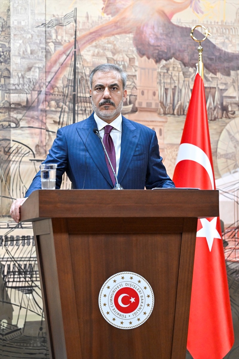 Dışişleri Bakanı Hakan Fidan (sağda) ve Karadağ Başbakan Yardımcısı ve Dışişleri Bakanı Ervin...