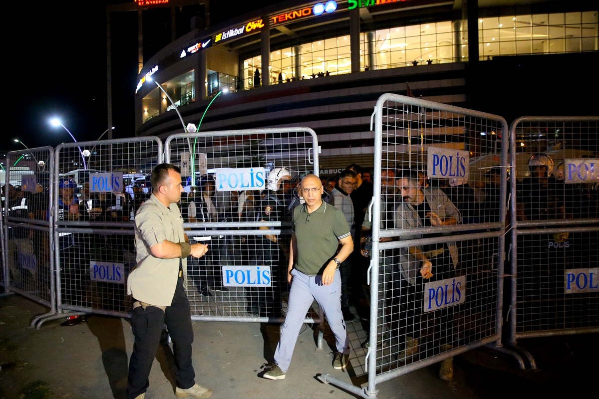 Diyarbakır'da, Hamas Siyasi Büro Başkanı İsmail Heniyye'nin suikasta uğraması ve İsrail'in...