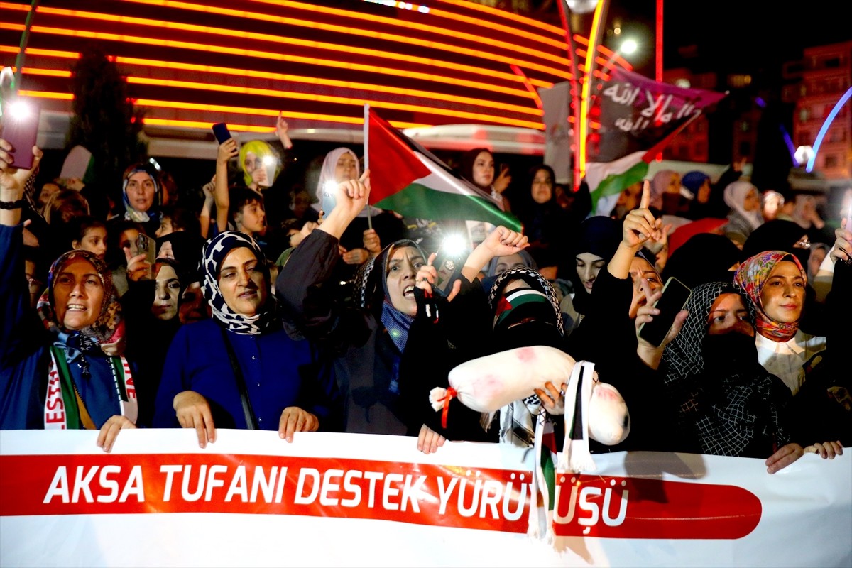 Diyarbakır'da, Hamas Siyasi Büro Başkanı İsmail Heniyye'nin suikasta uğraması ve İsrail'in...