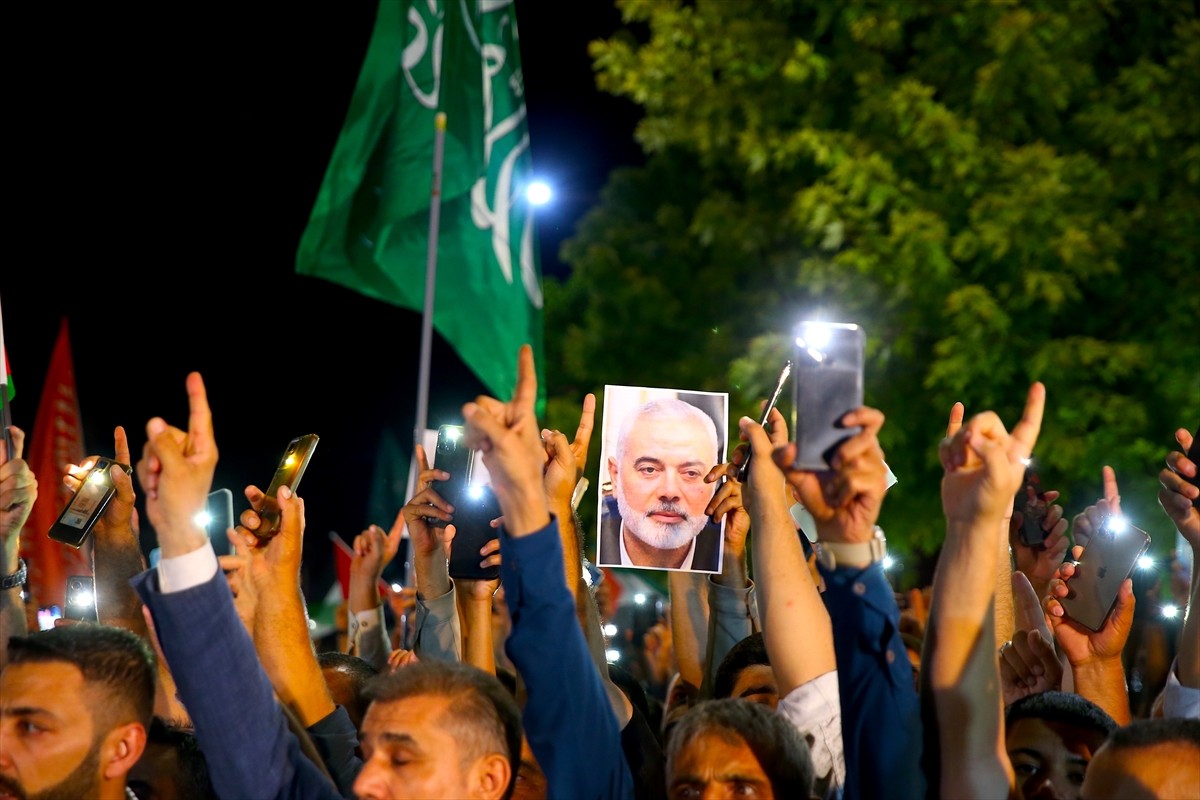 Diyarbakır'da, Hamas Siyasi Büro Başkanı İsmail Heniyye'nin suikasta uğraması ve İsrail'in...