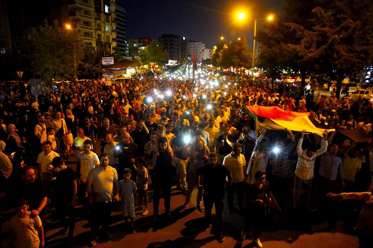 Diyarbakır'da, Hamas Siyasi Büro Başkanı İsmail Heniyye'nin suikasta uğraması ve İsrail'in...