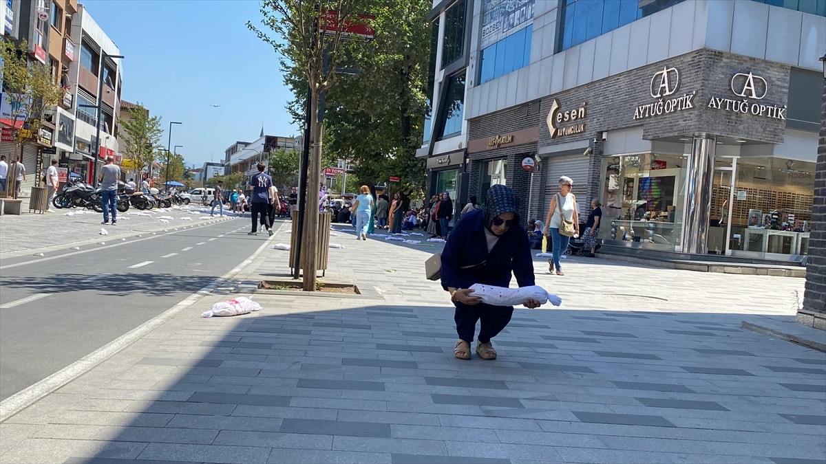 Düzce'de, İsrail'in Filistin halkına yönelik saldırılarını protesto etmek amacıyla...