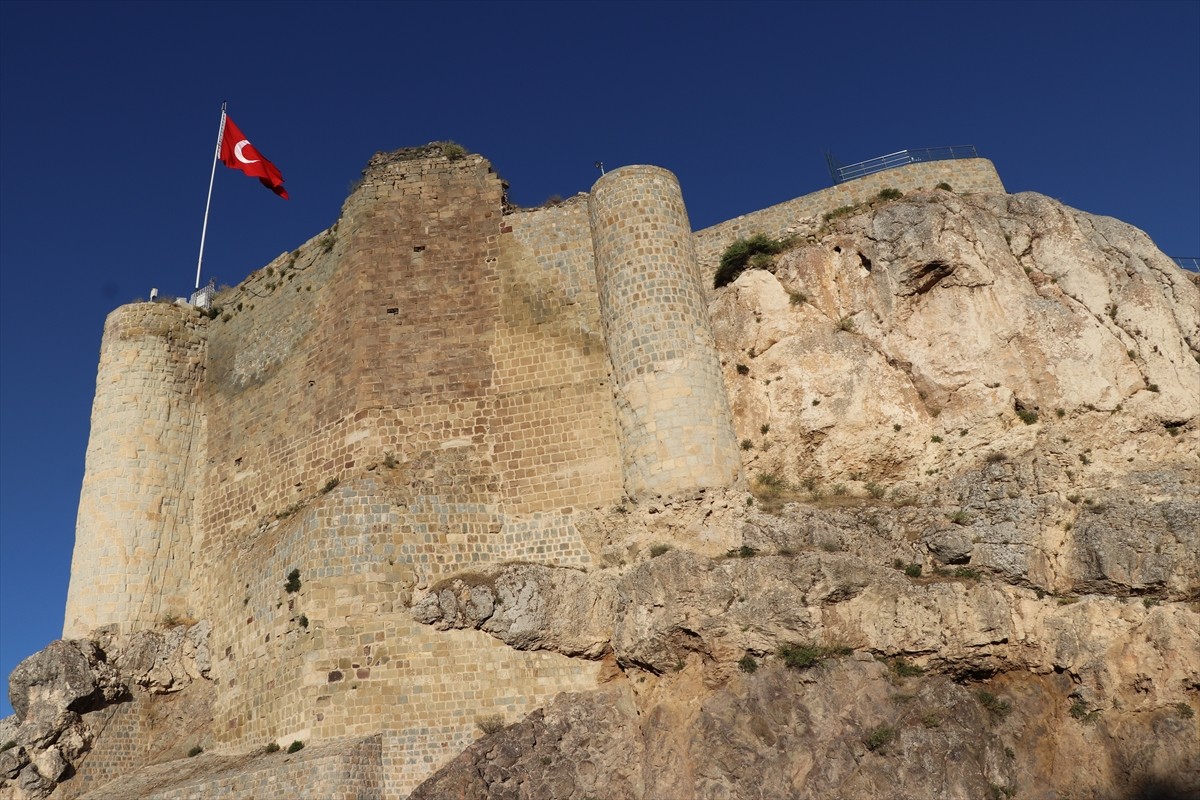 Elazığ Valisi Numan Hatipoğlu, tarihi Harput Mahallesi'nde bulunan Harput Kalesi'nde yürütülen...