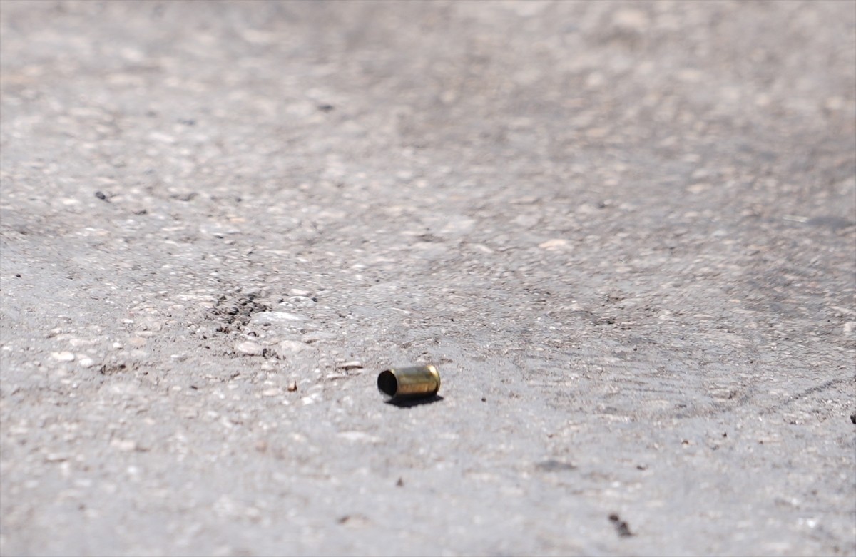 Erzurum'da oto tamiri yapılan bir iş yerine silahlı saldırı gerçekleştirildi. Polis ekipleri olay...