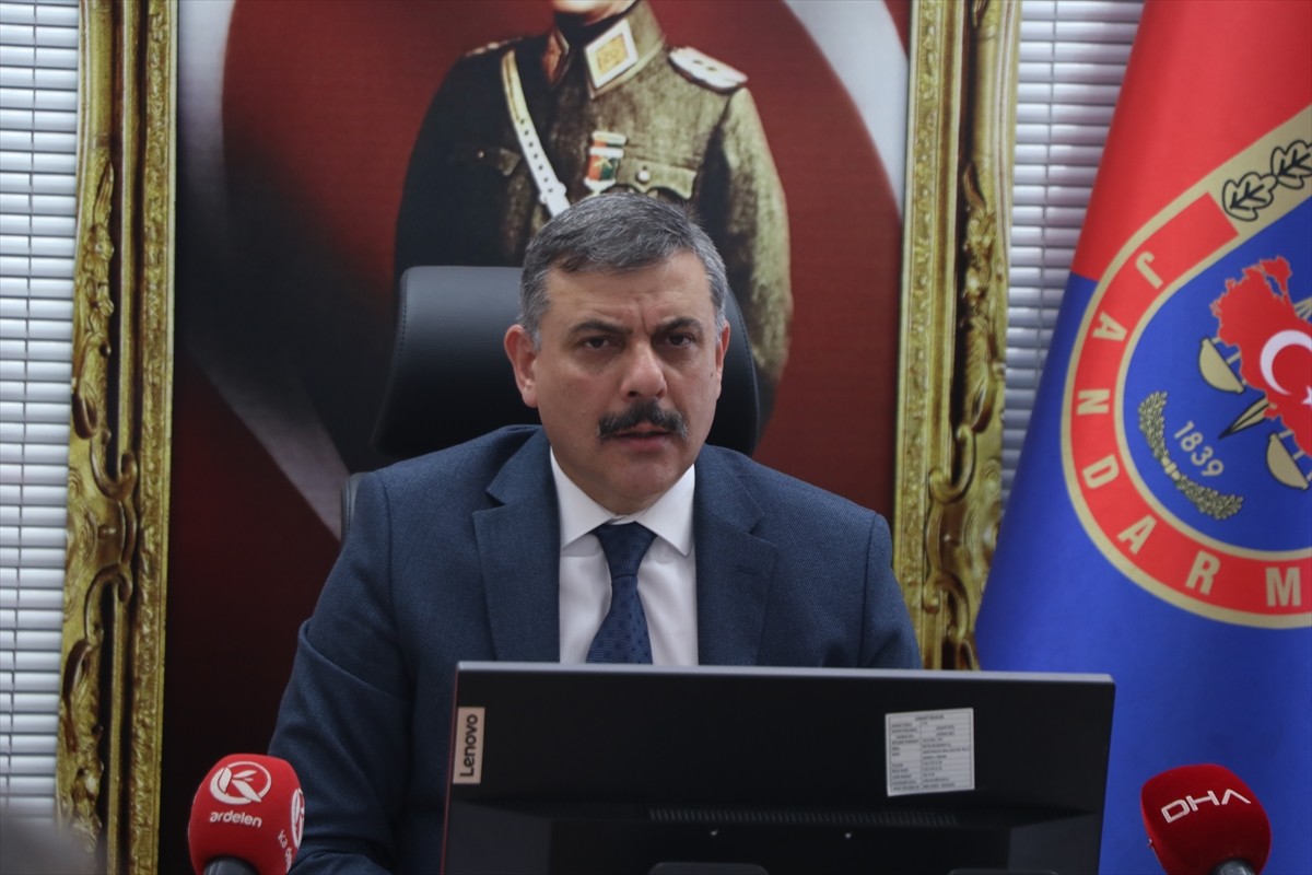 Erzurum Valisi Mustafa Çiftçi, İl Jandarma Komutanlığı Toplantı Salonu'nda düzenlediği "Asayiş ve...