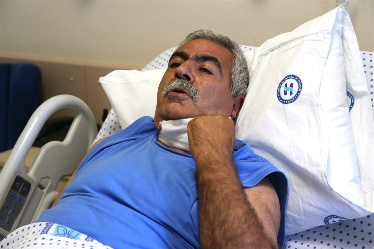 Eskişehir'in Tepebaşı ilçesindeki bir çay bahçesinde önceki gün maskeli saldırganın bıçaklı...