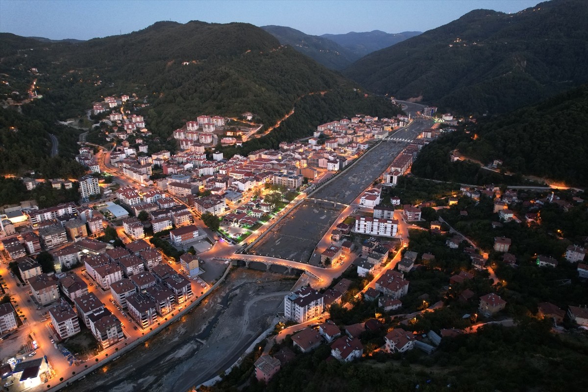 Ezine Çayı'nın 2021'de taşması sonucu sel felaketinin vurduğu Kastamonu'nun Bozkurt ilçesi...