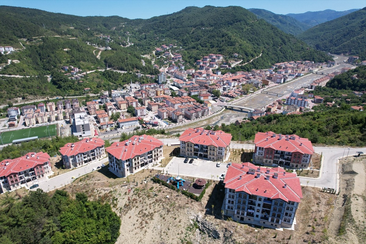 Ezine Çayı'nın 2021'de taşması sonucu sel felaketinin vurduğu Kastamonu'nun Bozkurt ilçesi...