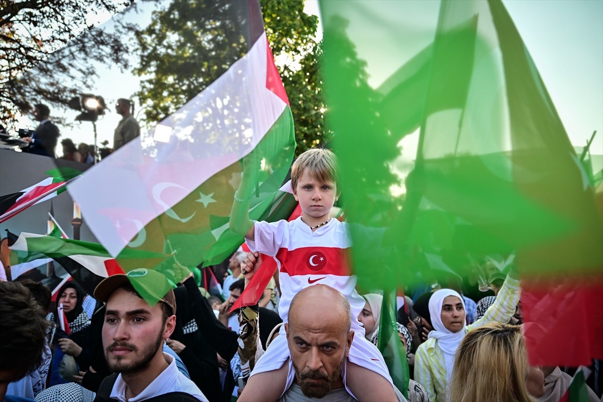 Filistin'e Destek Platformu öncülüğünde düzenlenen "Şehit Heniyye'den son çağrı" etkinliği için...
