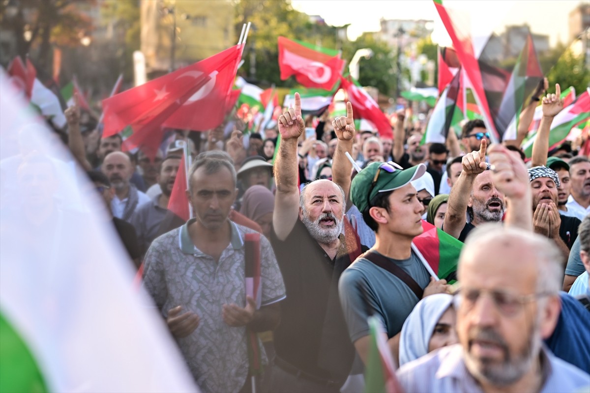 Filistin'e Destek Platformu öncülüğünde düzenlenen "Şehit Heniyye'den son çağrı" etkinliği için...