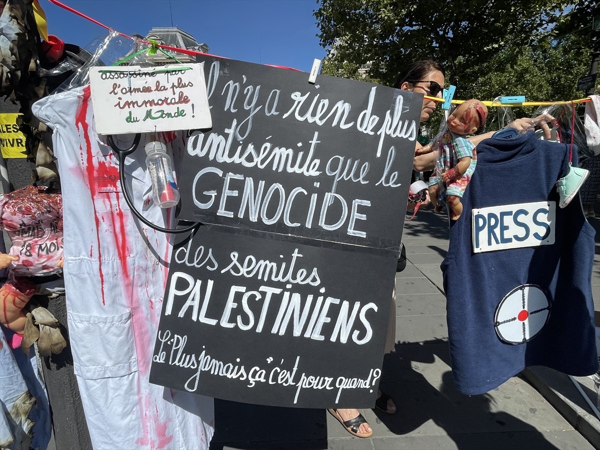 Fransa'nın başkenti Paris'te Filistin'e destek gösterisi yapıldı. Paris'in simgesel Cumhuriyet...