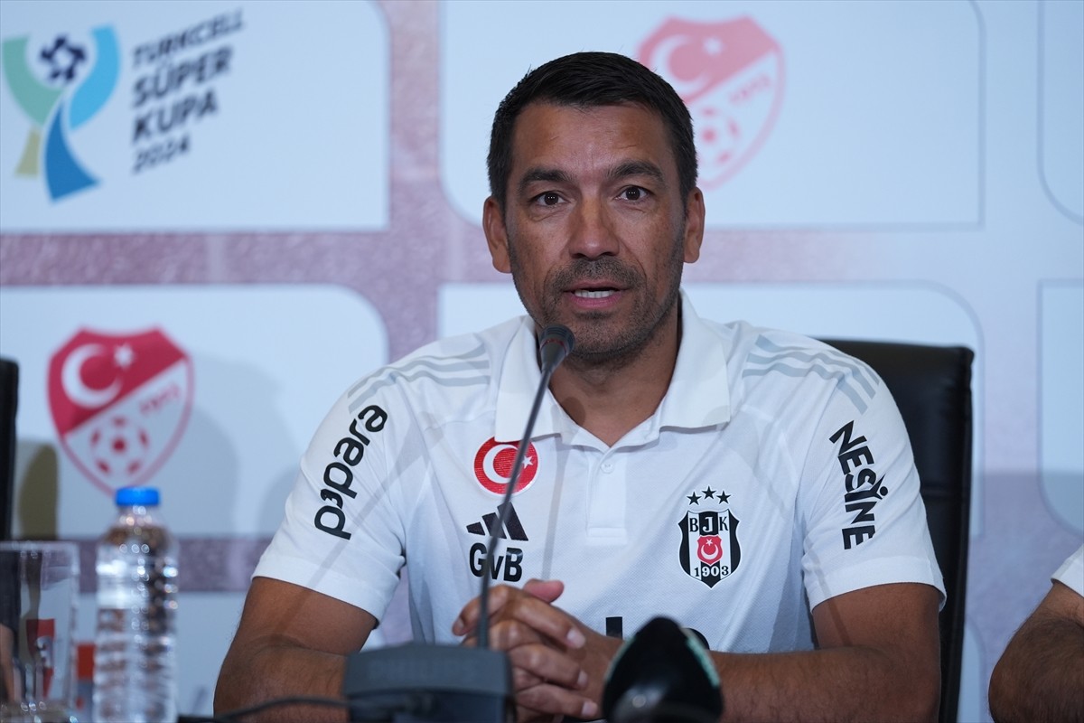 Geçen sezon Trendyol Süper Lig'de şampiyonluğa ulaşan Galatasaray ile Ziraat Türkiye Kupası'nı...