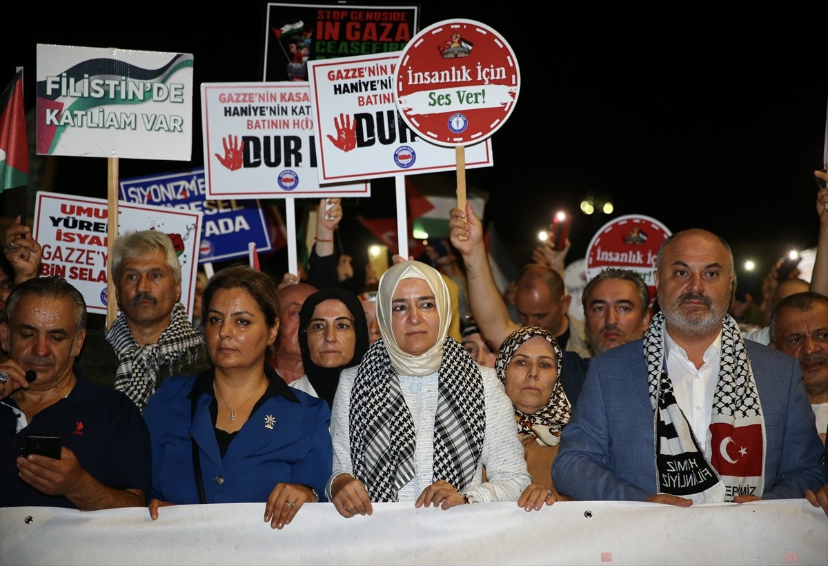 Giresun'da sivil toplum kuruluşlarınca, Hamas Siyasi Büro Başkanı İsmail Heniyye'nin İran'da...