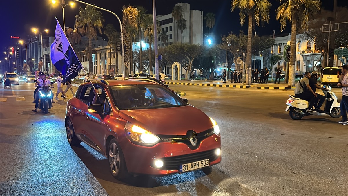 Hatay'ın İskenderun ilçesinde vatandaşlar, Türkiye Süper Kupa mücadelesinde Galatasaray ile...