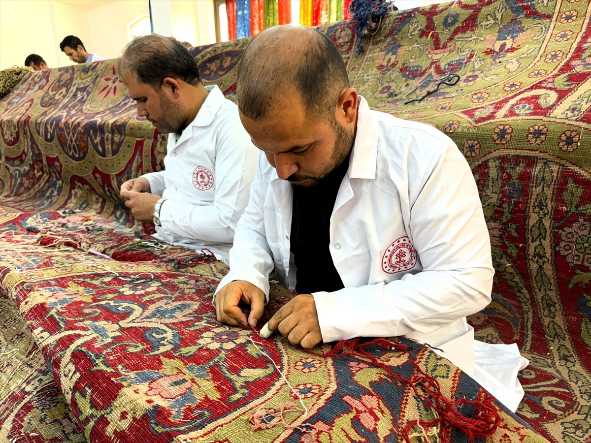 Hollanda'nın Lahey kentinde Uluslararası Adalet Divanı olarak hizmet veren Barış Sarayı'na Osmanlı...