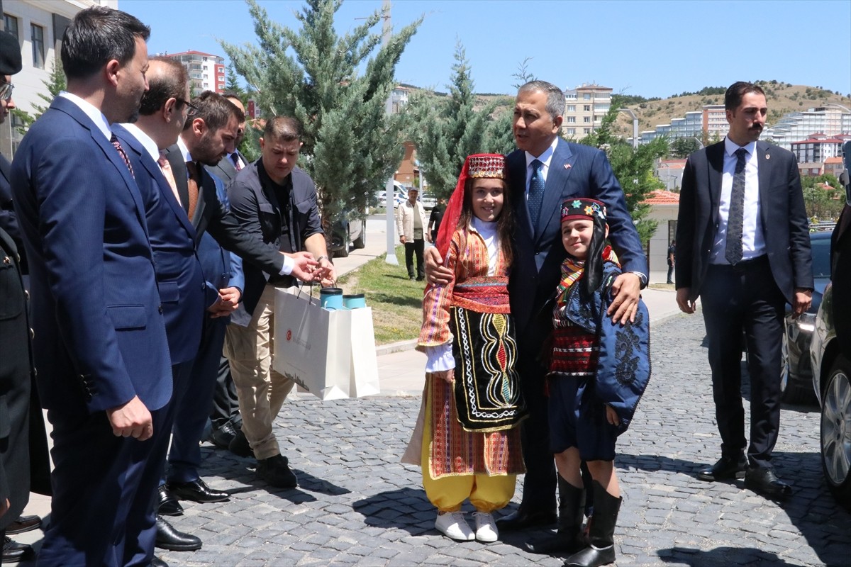 İçişleri Bakanı Ali Yerlikaya, Yozgat Valiliğine ziyarette bulundu. Bakan Yerlikaya, yöresel...