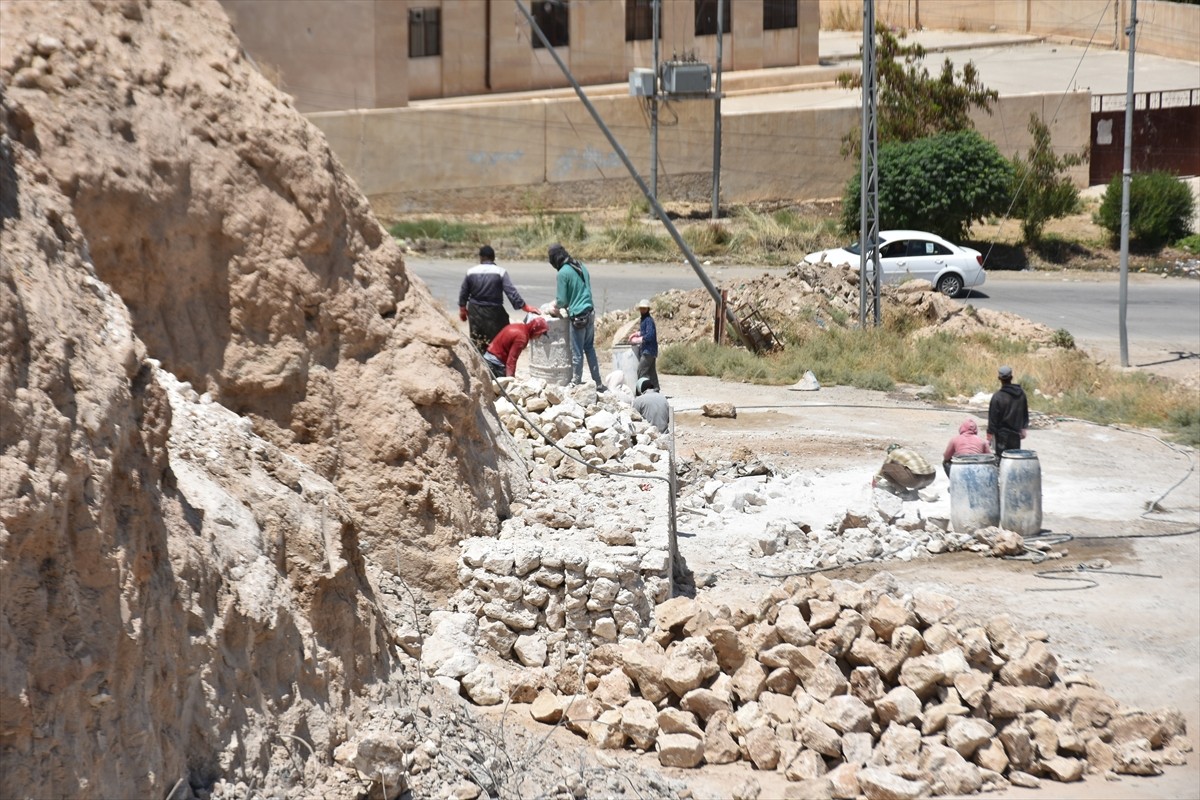 Irak'ın Musul kentine bağlı Telafer ilçesinde terör örgütü DEAŞ tarafından tahrip edilen tarihi...