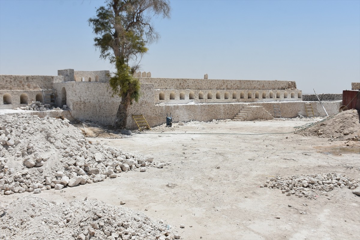 Irak'ın Musul kentine bağlı Telafer ilçesinde terör örgütü DEAŞ tarafından tahrip edilen tarihi...