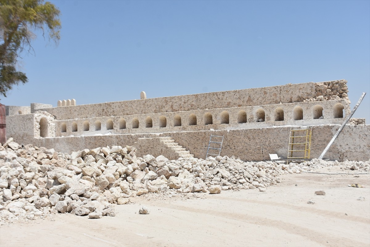 Irak'ın Musul kentine bağlı Telafer ilçesinde terör örgütü DEAŞ tarafından tahrip edilen tarihi...