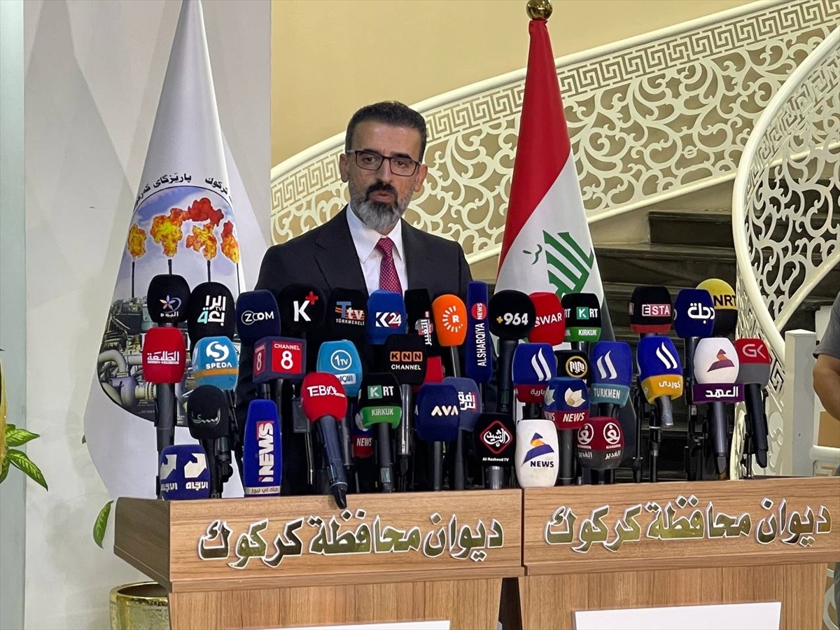 Irak'ta Kerkük Vilayet Meclisi'ndeki Türkmenler ve Kürdistan Demokrat Partisi (KDP) üyeleriyle bir...