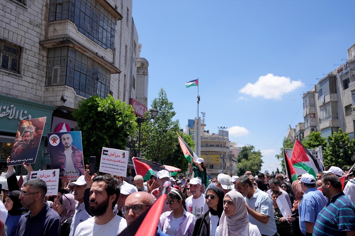 İşgal alındaki Batı Şeria'da "Gazze'ye ve İsrail Hapishanelerindeki Esirlere Destek" gösterileri...