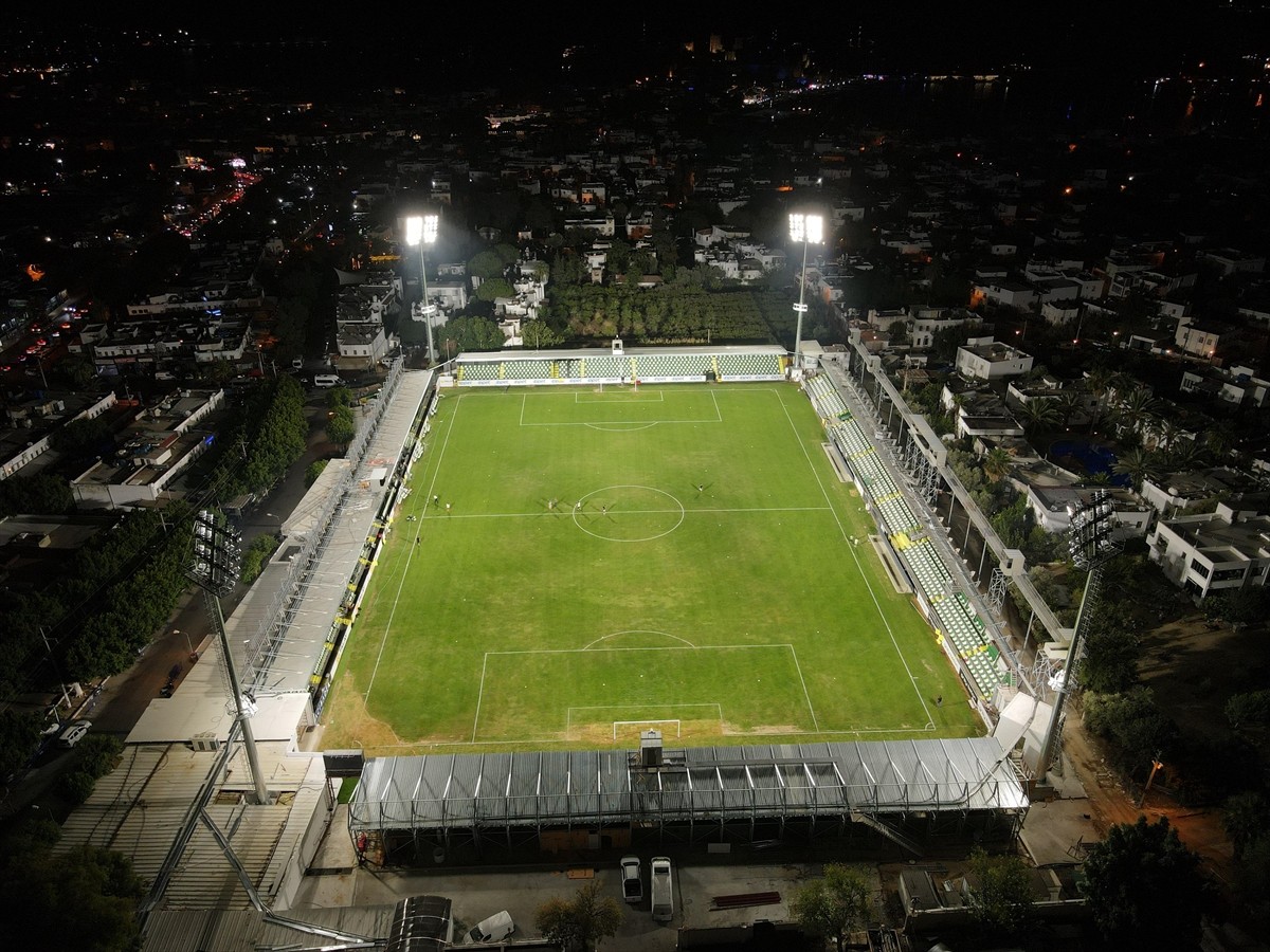 Işıklandırılması tamamlanan Bodrum İlçe Stadı'nda aydınlatma denemeleri yapıldı. Tarihinde ilk kez...