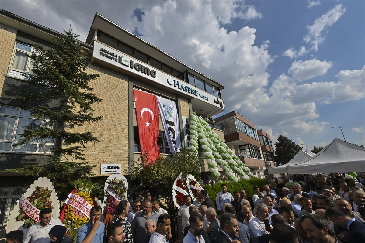 İslam Toplumu Milli Görüş Teşkilatları (IGMG) Ankara Şube binası açıldı. Açılış törenine AK Parti...