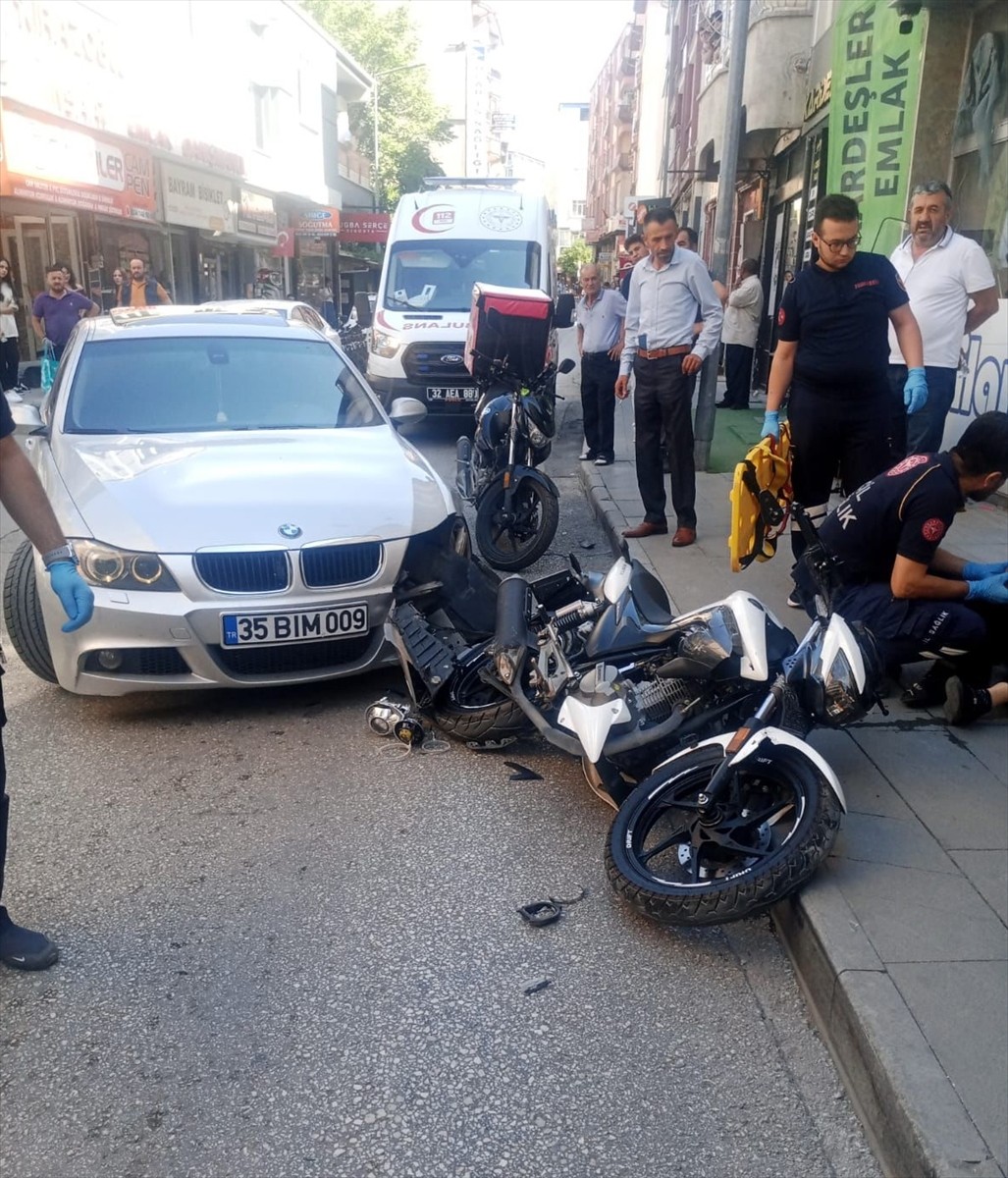 Isparta’da otomobille motosikletin çarpışması sonucu 2 kişinin yaralandığı kaza güvenlik...