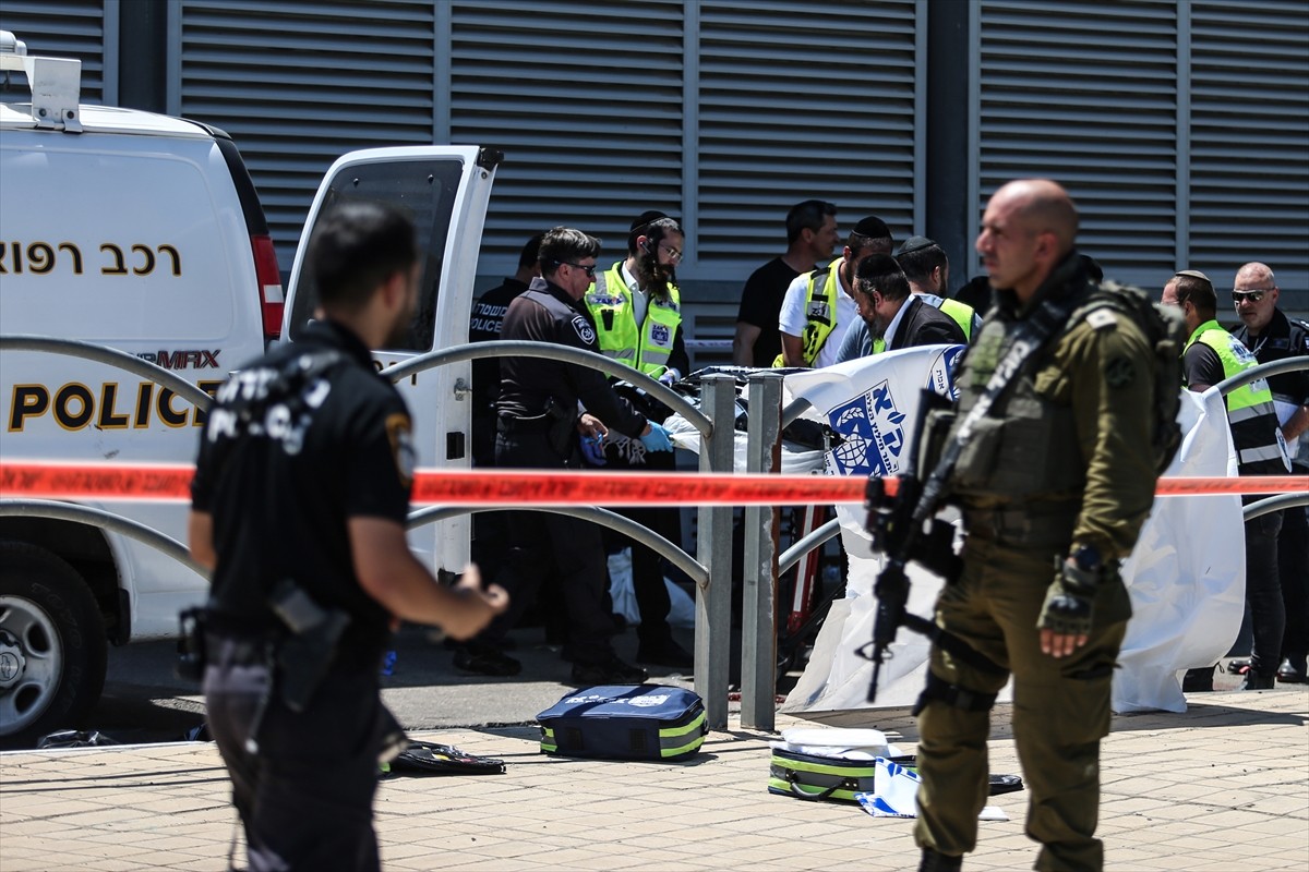 İsrail askerlerinin, Kudüs ile işgal altındaki Batı Şeria’nın Beytüllahim kenti arasındaki askeri...