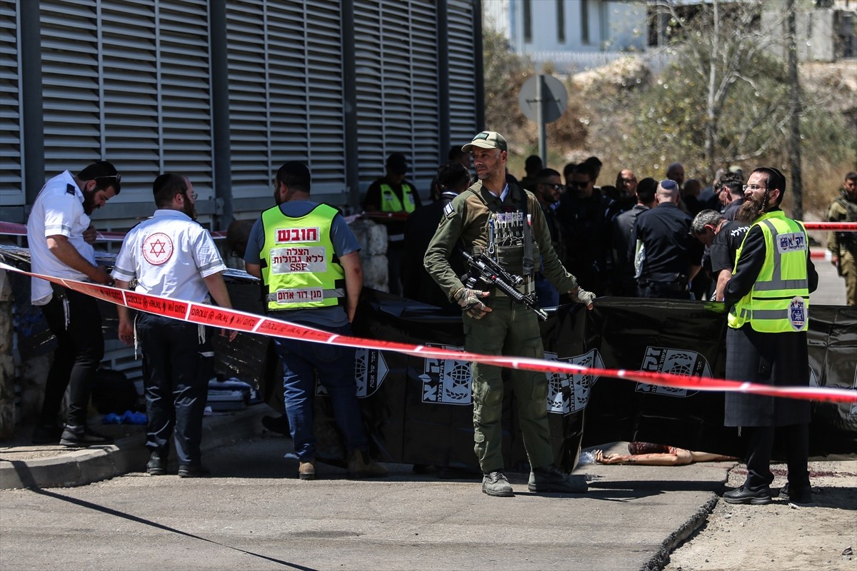 İsrail askerlerinin, Kudüs ile işgal altındaki Batı Şeria’nın Beytüllahim kenti arasındaki askeri...