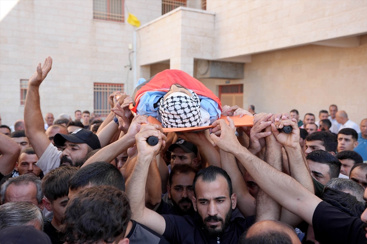 İsrail güçlerinin, işgal altındaki Batı Şeria'nın Tubas kentine düzenlediği baskında 1'i çocuk 4...