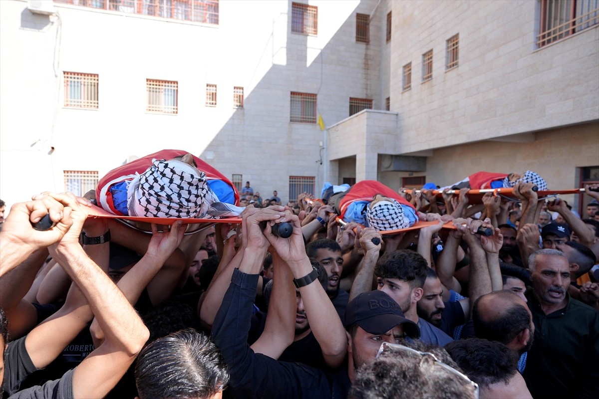 İsrail güçlerinin, işgal altındaki Batı Şeria'nın Tubas kentine düzenlediği baskında 1'i çocuk 4...