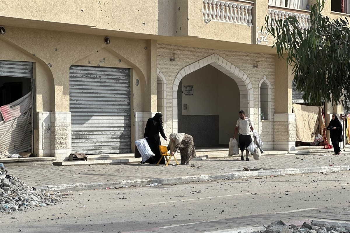 İsrail ordusu, Gazze Şeridi'nin güneyindeki Han Yunus kentindeki Hamad Kenti bölgesi, tahliye...