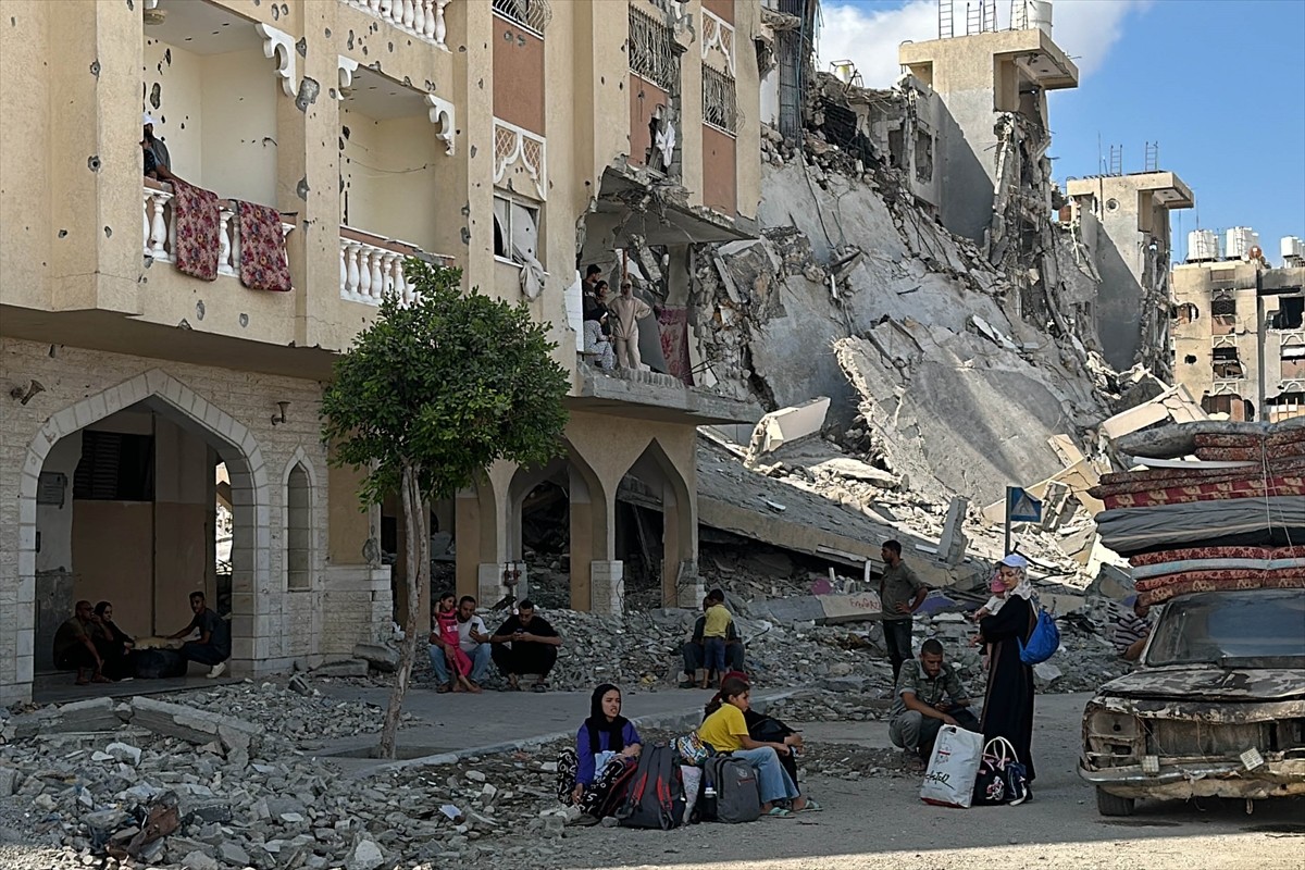 İsrail ordusu, Gazze Şeridi'nin güneyindeki Han Yunus kentindeki Hamad Kenti bölgesi, tahliye...