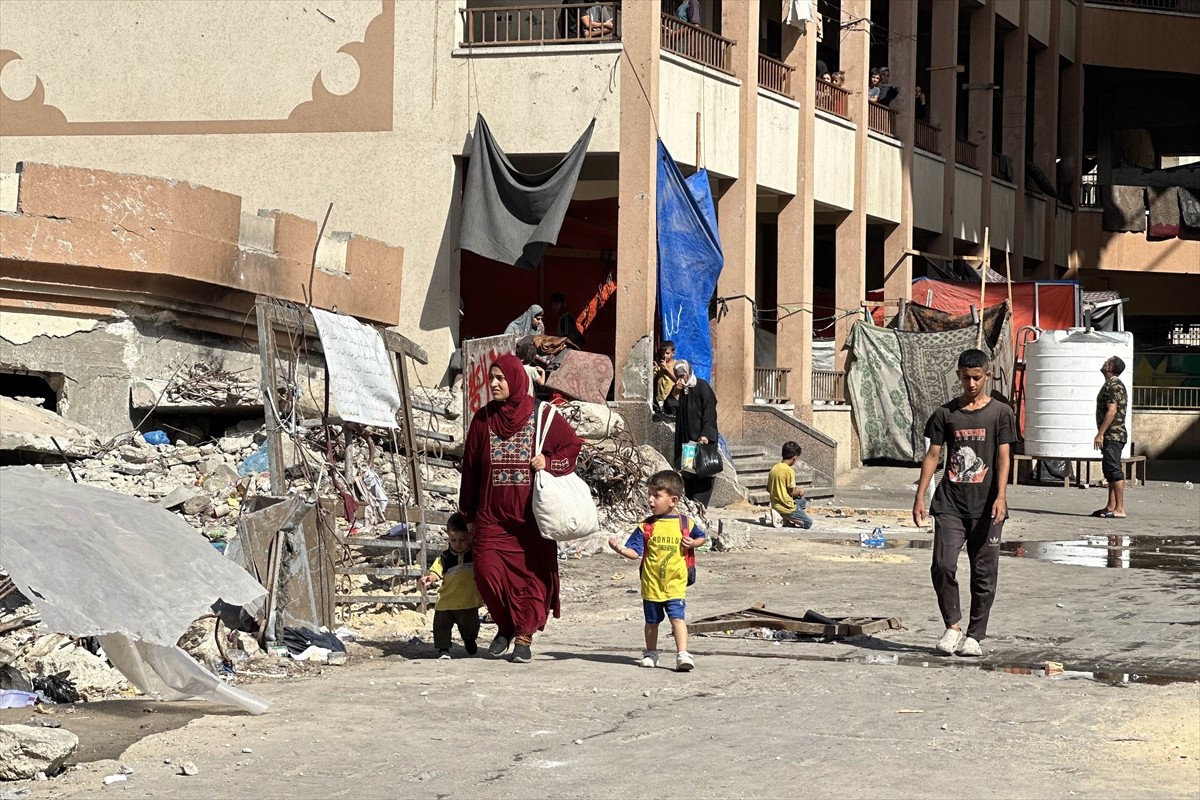 İsrail ordusu, Gazze Şeridi'nin güneyindeki Han Yunus kentindeki Hamad Kenti bölgesi, tahliye...